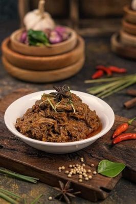 Rendang: Uma Sinfonia de Especiarias Picantes e um Banquete de Carne Macia em Padang!