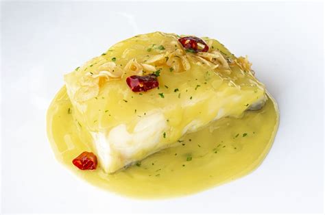  Bacalao al Pil Pil Uma Experiência Picante e Refrescante para os Seus Sentidos!