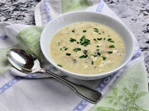  Clam Chowder: Uma sopa cremosa e reconfortante com toques salgados do mar da Nova Inglaterra!