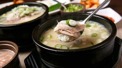  Dwaeji Gukbap: Uma Sopa Deliciosamente Rica E Envolvente Com Toque Defumado!