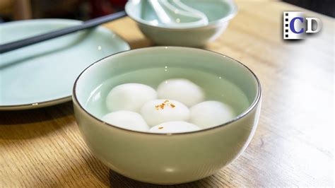  Ningbo Tangyuan: Uma Explosão de Texturas Aveludadas em um Caldo Quente e Reconfortante!