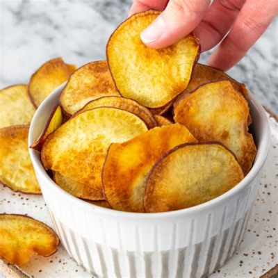  Noodles de Batata-Doce em Caldo Picante: Uma Jornada Explosiva de Sabores Azuis e Doçura Terrestre!