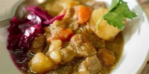  Scouse! Uma Sinfonia de Sabores Confortantes em um Caldo Acolhedor e Aconchegante!