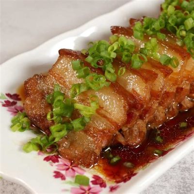  ShaoXing Huangjiu Braised Pork Belly: Uma Sinfonia de Sabores Azedos e Adoçados que Encanta o Paladar!