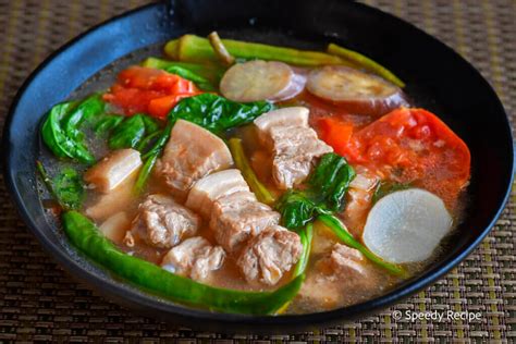  Sinigang na Baboy! Uma Sinfonia de Azedo e Calor que Explode na Boca