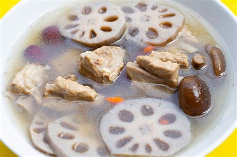  Sopa de Rã com Folhas de Lótus e Uma Explosão de Sabores em Cada Colherada!